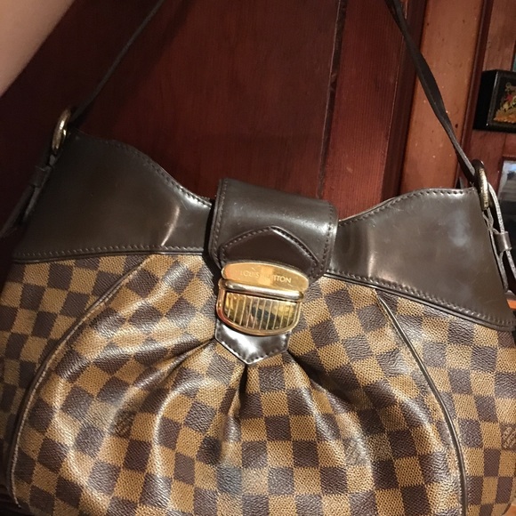 Louis Vuitton Handbags - SOLD. Louis Vuitton Mahina PM, Damier